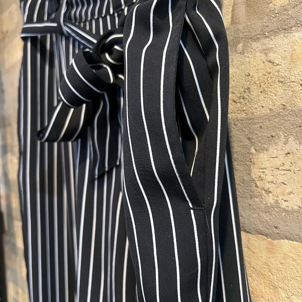 Chic & Flowy Wide-Leg Striped Pants - Who What Wear (Size Medium)